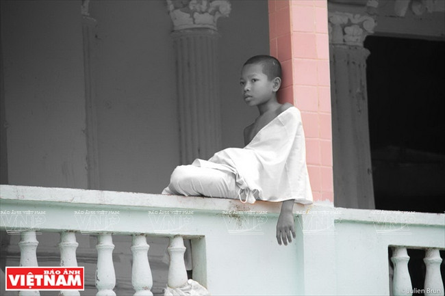 « BALCON » - ban công.