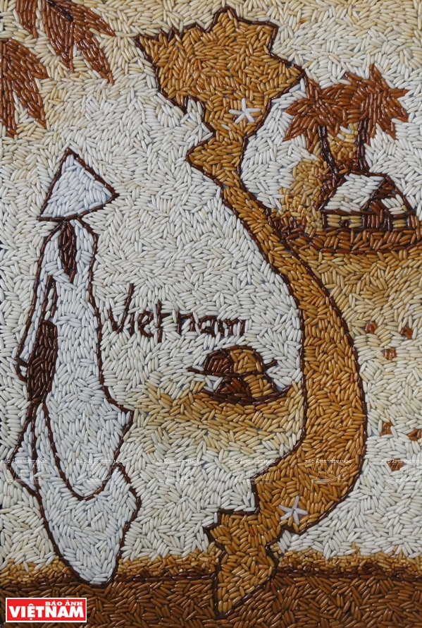 La dernière étape consiste à sécher la peinture au soleil, ce qui a pour effet de solidifier les grains et de rendre les couleurs plus belles. Photo: VNP