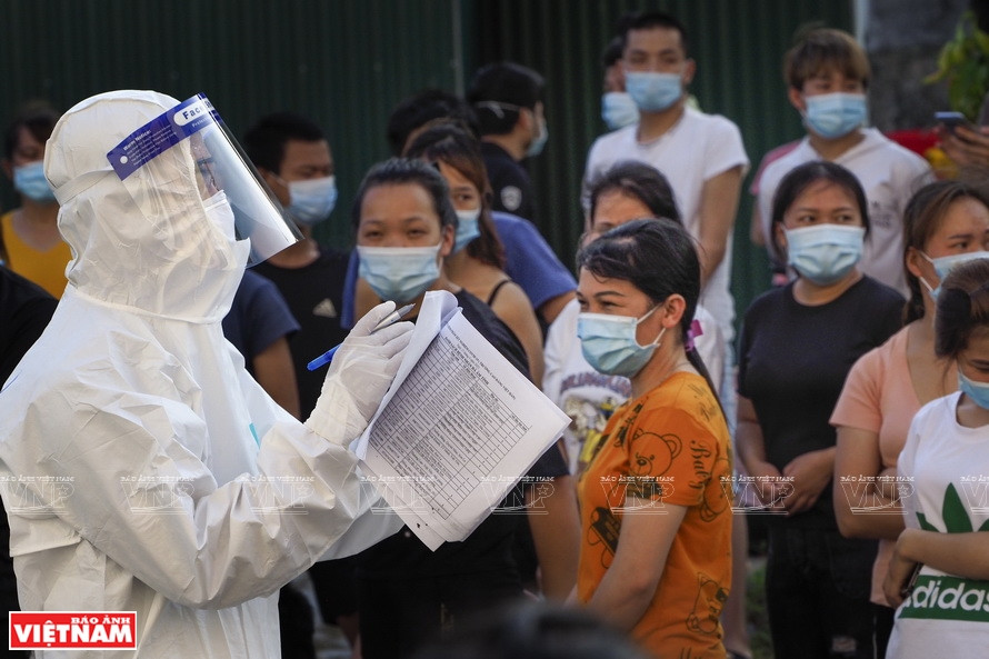 Annonce des résultats de tests pour les habitants de la ville de Bac Giang. Photo: VNP