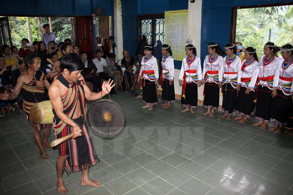 ...et dansent ensemble