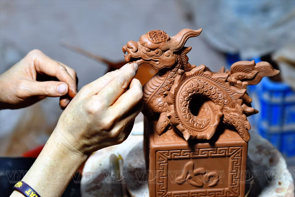 Chaque partie du dragon est délicatement confectionnée. 