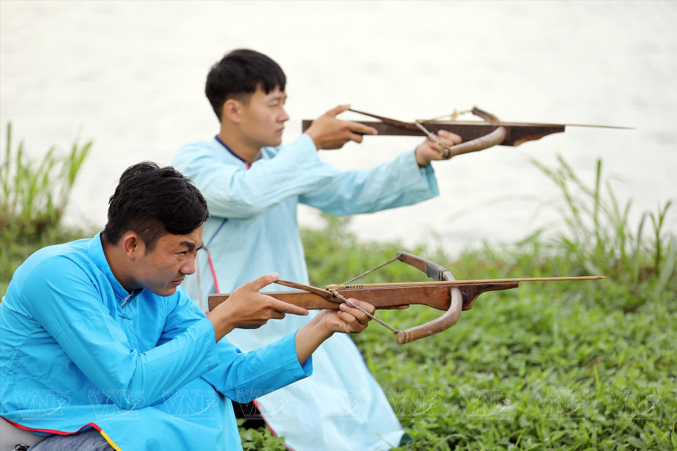 Les costumes des hommes Cong sont plus simples que ceux des femmes.