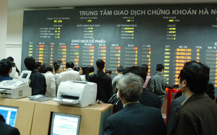 Le VN-Index a p​rogressé de 15​%, et le HNX-Index, de 0,8​%. La capitalisation boursière a atteint 1.765.000 milliards de dongs, ce qui représente 42% du PIB pour une hausse de 30% en un an. Photo: Passion Investment