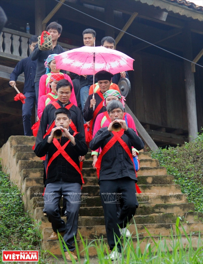 Le groupe de joueurs de hautbois « pi le » est composé de quatre personnes.