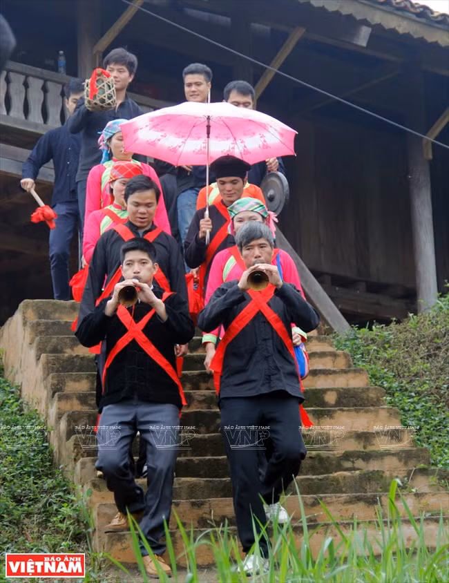 Le groupe de joueurs de hautbois « pi le » est composé de quatre personnes.
