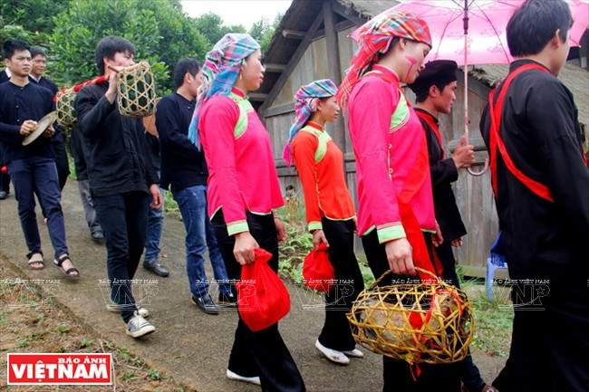 La procession de la famille de l’époux.