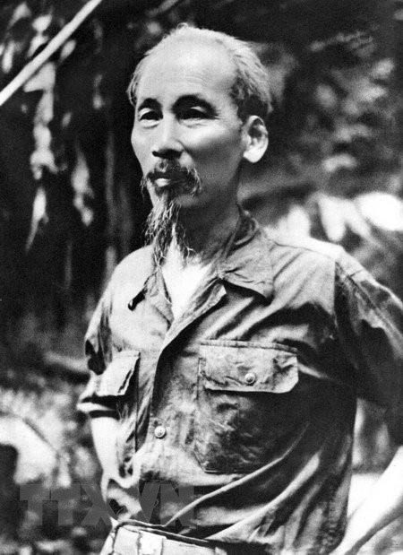  Le Président Ho Chi Minh, fondateur de l’Armée populaire du Vietnam