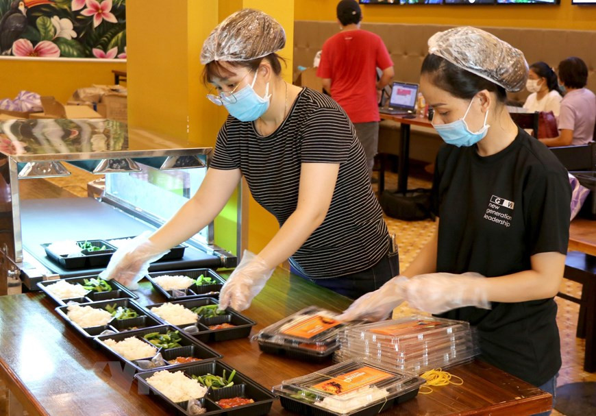  Les conditions de garantie de la sécurité sanitaire des aliments sont d’assurer l’origine des matières premières, de l’hygiène des contenants pour aliments, et du transport des plats conformément aux réglementations.
