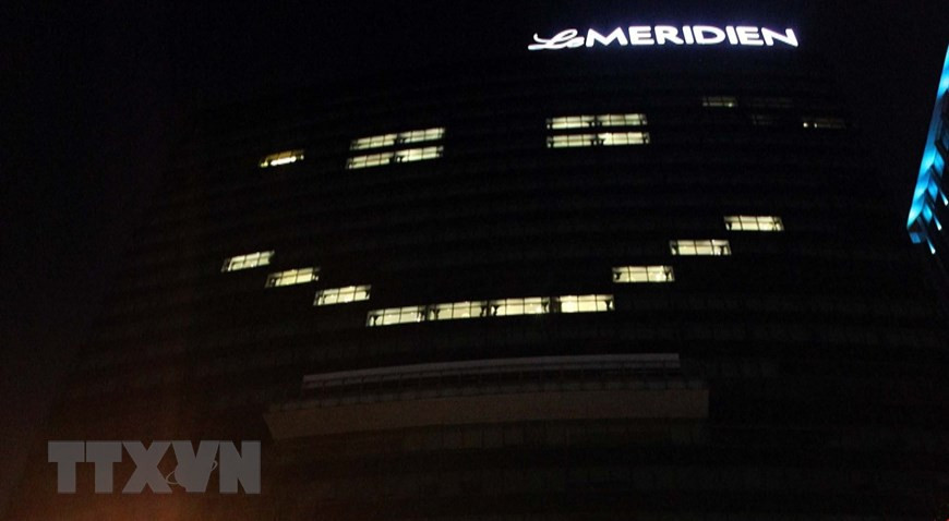  Le message ''Le sourire - le vôtre, le mien, le nôtre pour un brillant avenir'' de l'hôtel Le Maridien, rue Ton Duc Thang, dans le 1er arrondissement. Photo: VNA