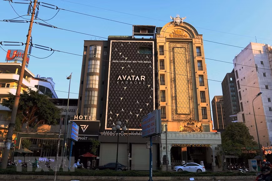  De nombreux salons de karaoké à la rue Pham Viet Chanh (premier arrondissement) ont fermé temporairement leurs portes à la demande du Comité populaire de Ho Chi Minh-Ville. 