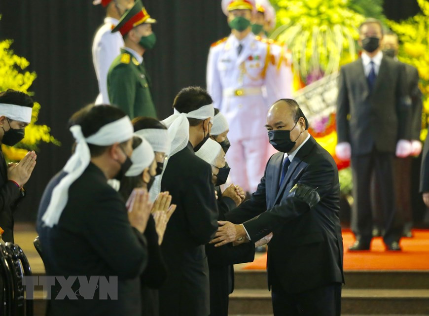  Le Premier ministre Nguyên Xuân Phuc adresse ses condoléances à la famille de l’ancien secrétaire général du Parti Lê Kha Phiêu. 