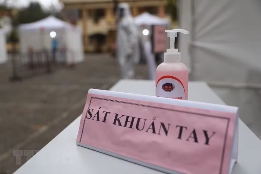  Un désinfectant pour les mains. 