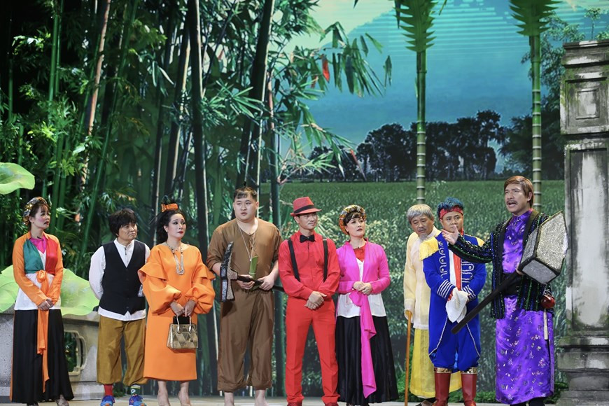  Les villageois de Vu Dai sont des personnages familiers issus d'œuvres littéraires telles que le père Hac, Thi Mau, Thi No, Chi Pheo, Xuan aux cheveux roux, Mme Pho Doan...