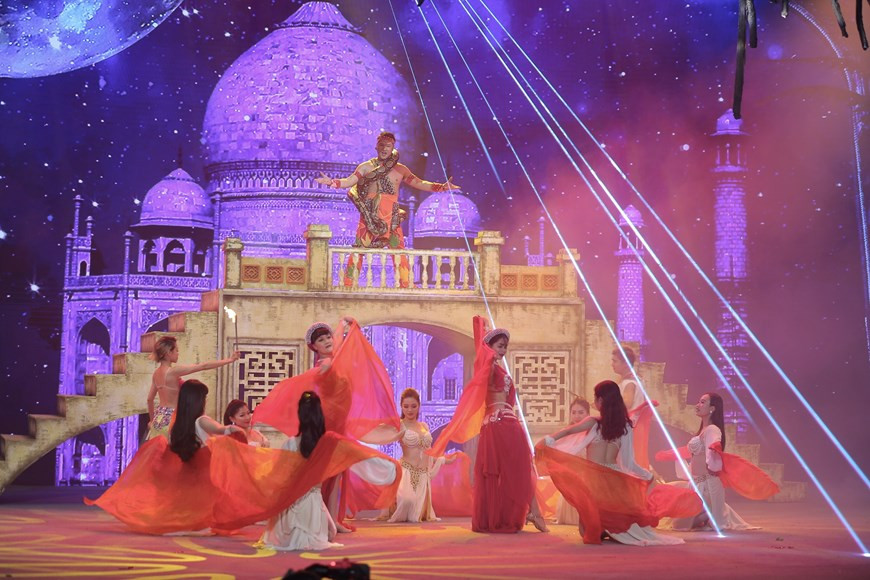  ''Rendez-vous de fin d'année'' comprend de nombreuses formes d'art: théâtre, chant, danse folklorique, danse contemporaine, comédie musicale...