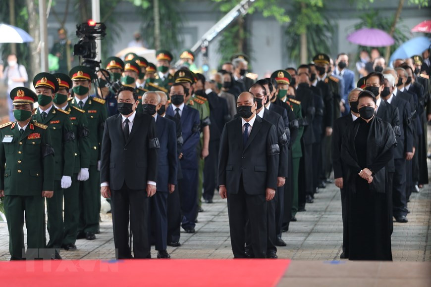  La délégation du Comité central du Parti communiste du Vietnam (PCV) rend un dernier hommage à l’ancien secrétaire général du PCV Lê Kha Phiêu. 