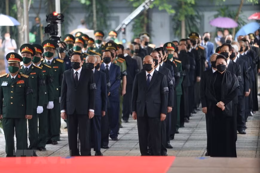  La délégation du Comité central du Parti communiste du Vietnam (PCV) rend un dernier hommage à l’ancien secrétaire général du PCV Lê Kha Phiêu. 