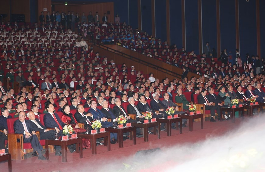  Des dirigeants et anciens dirigeants du Parti, de l’Etat participent à la cérémonie.