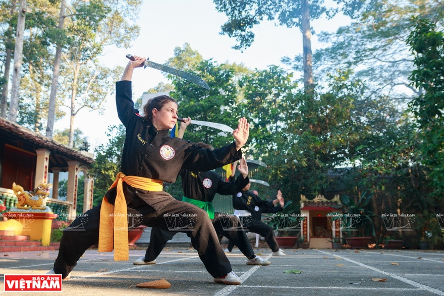 L’école des arts martiaux Tieu Long duong est basée sur des techniques d’arts martiaux traditionnels vietnamiens et de ses propres exercices. Photo : Son Nghia