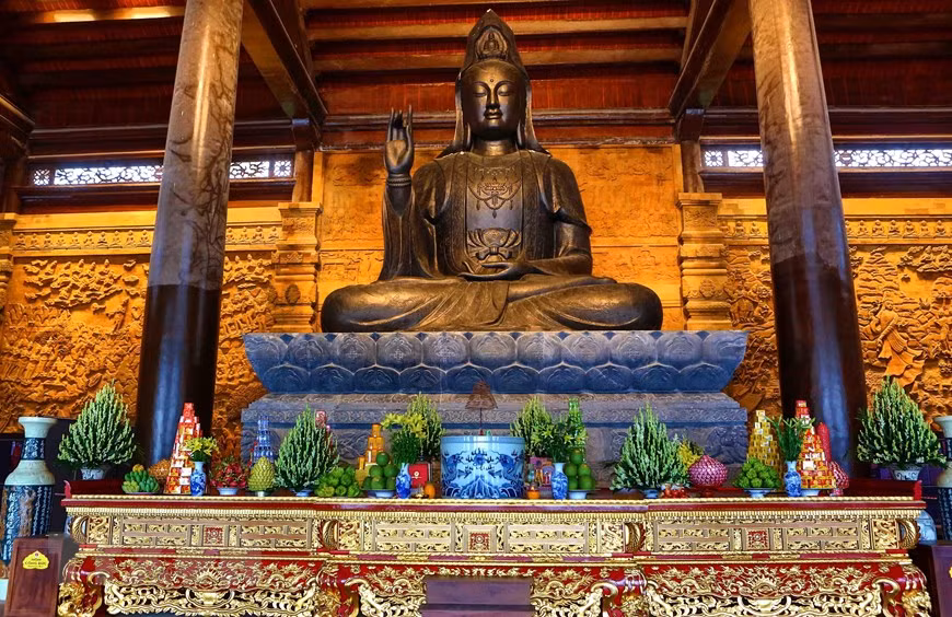 La statue de Lady Bouddha en cuivre. 
