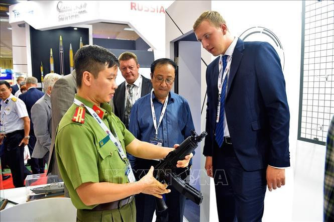 Les exposants sont venus notamment d’Israël, de la France, de la Russie, de Singapour, de l’Ukraine et des États-Unis.