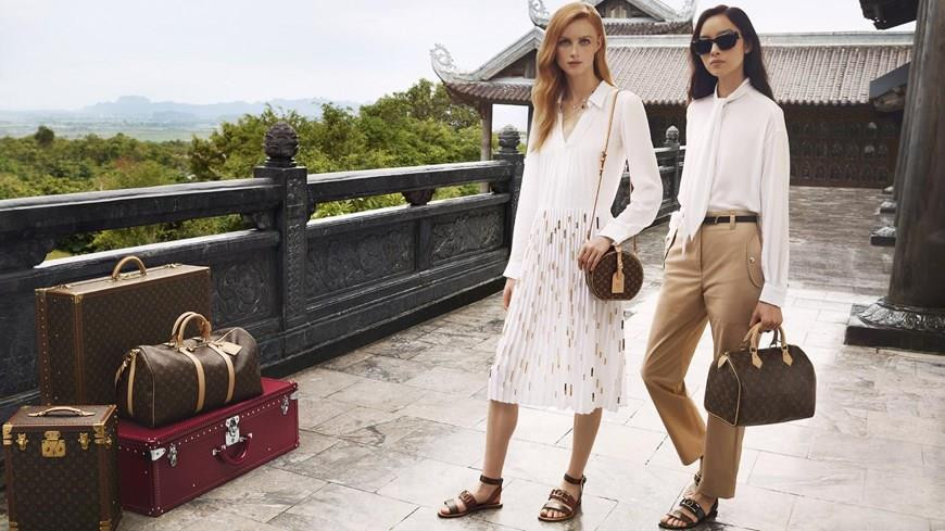 Louis Vuitton a choisi Ninh Binh et la baie d'Ha Long pour réaliser cette nouvelle campagne de publicité.