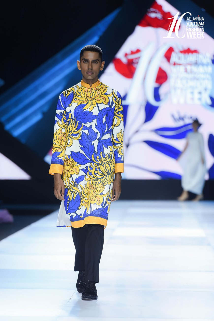 Le designer Adrian Anh Tuan a inspiré la collection après deux voyages en terre bouddhiste, l’un en hiver à la montagne Yen Tu et l’autre dans la ville bouddhiste de Luang Prabang, au Laos. Photo: Vietnam+