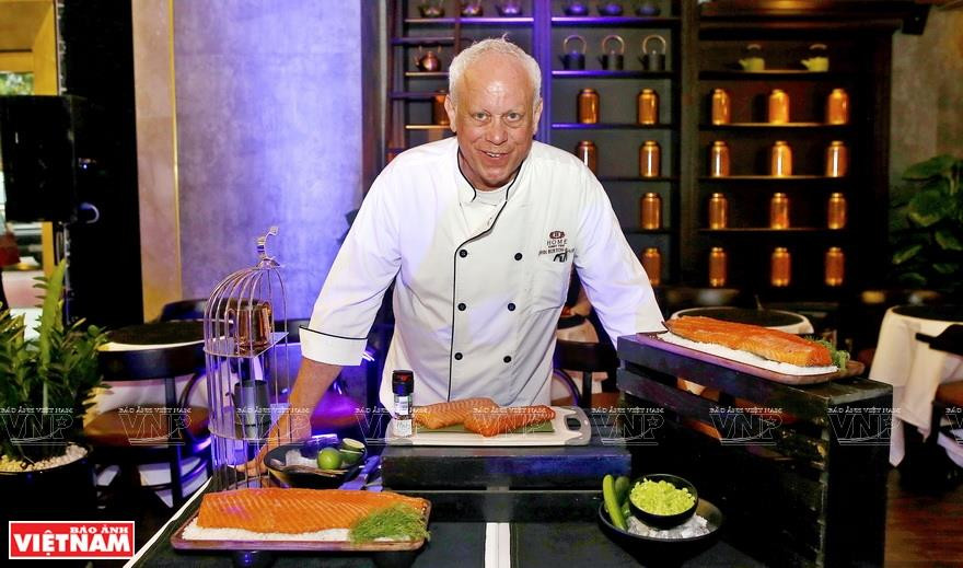 Le chef cuisinier John Burton-Race.