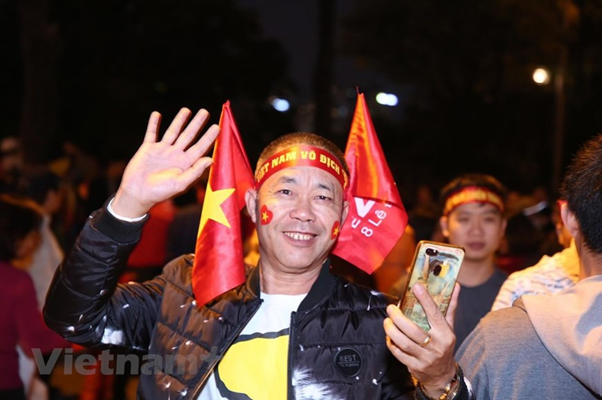 Le match entre le Vietnam et la Thaïlande attire l'intérêt des amoureux du football. Photo: Vietnam+