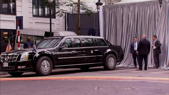 "The Beast" prépare à emmener le président américain Donald Trump à l'hôtel. Photo: VNA