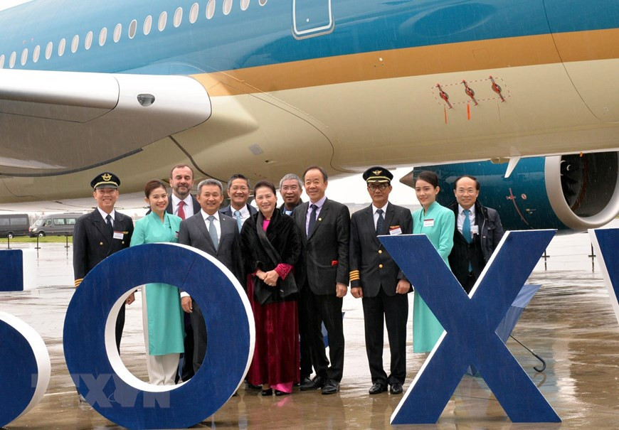 ...et la cérémonie de remise de l'Airbus A350-900 à la compagnie aérienne nationale du Vietnam (Vietnam Airlines)