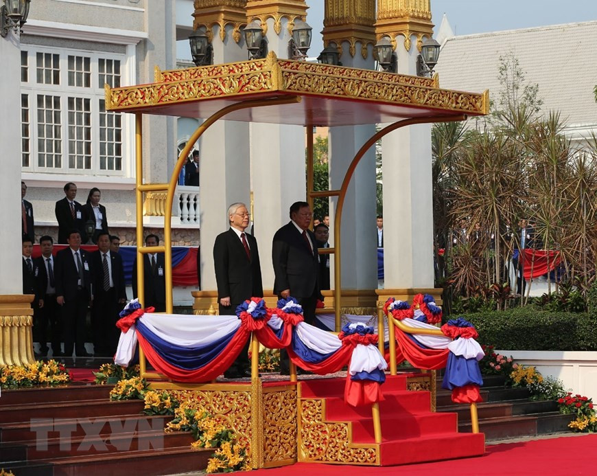 La cérémonie d'accueil du Secrétaire général et président Nguyen Phu Trong a été organisée sous l'égide de son homologue laotien Bounhang Vorachith.