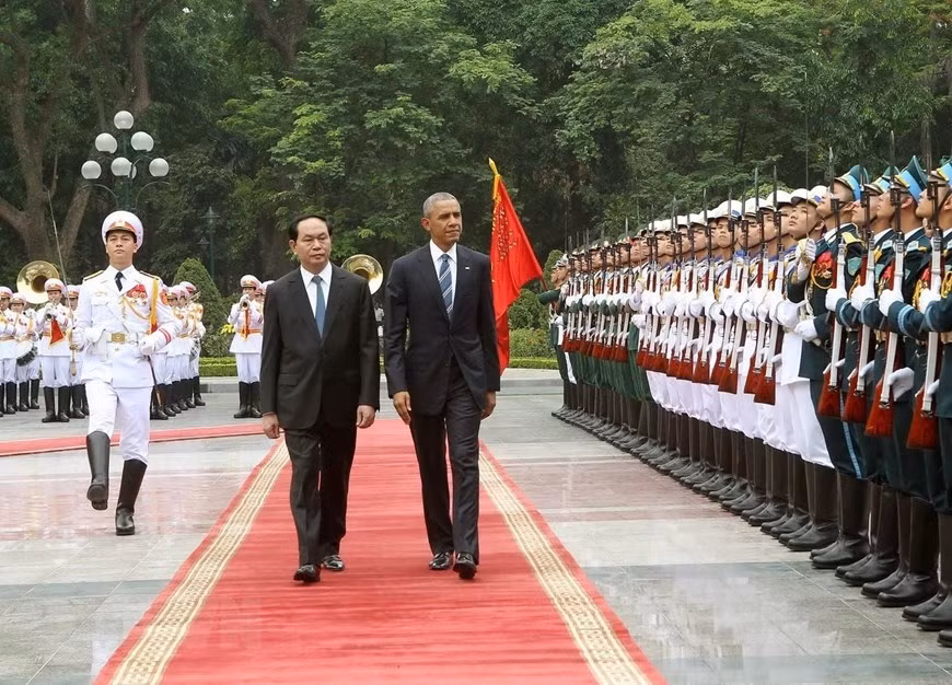 Le président vietnamien Tran Dai Quang préside la cérémonie d'accueil de son homologue américain Barack Obama à l'occasion de sa visite d'État au Vietnam du 22 au 24 mai 2016. Photo: Nhan Sang/VNA 
