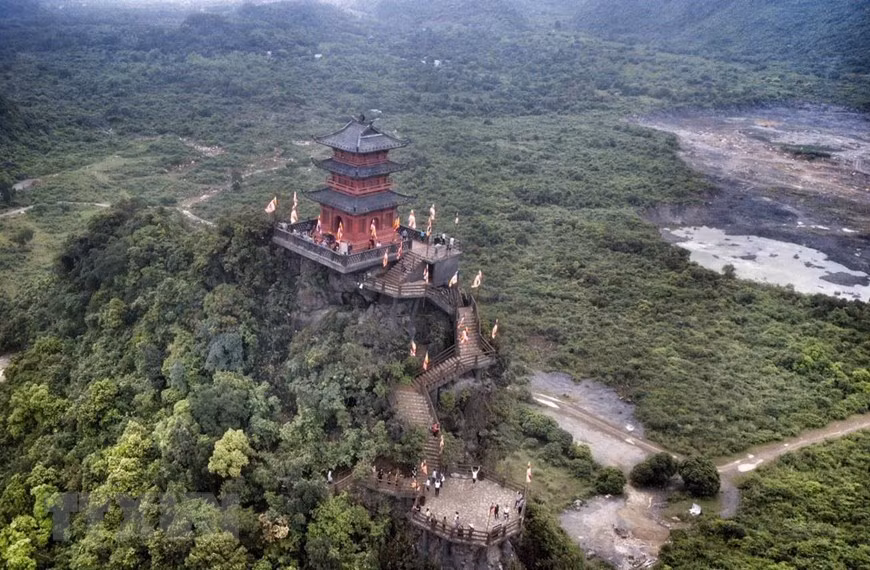 La pagode Tam Chuc, d'une superficie de plus de 5.000 ha, se situe dans la commune de Ba Sao, district de Kim Bang, province de Hà Nam, au Nord. 