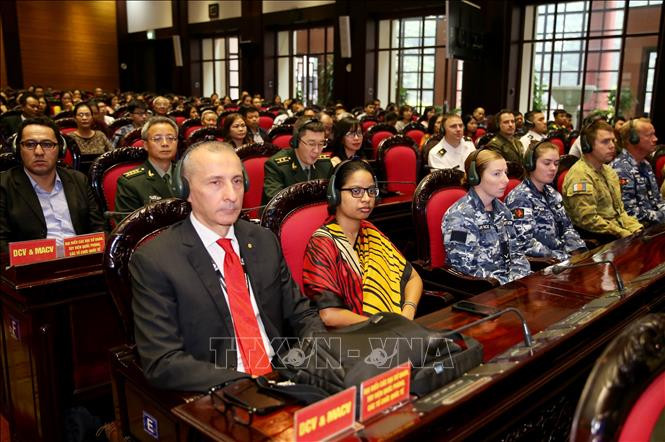 Les délégués étrangers lors de la cérémonie.