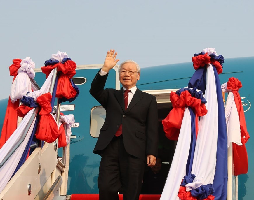 Le secrétaire général du PCV et président de la République, Nguyên Phu Trong est arrivé à Vientiane, entamant sa visite officielle d'amitié au Laos.