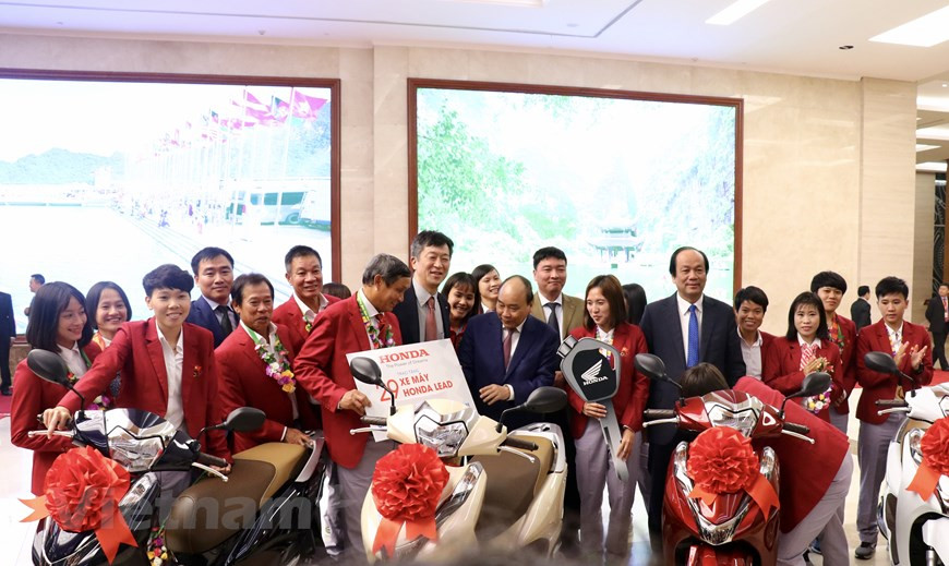 29 autres sont remises aux footballeuses.