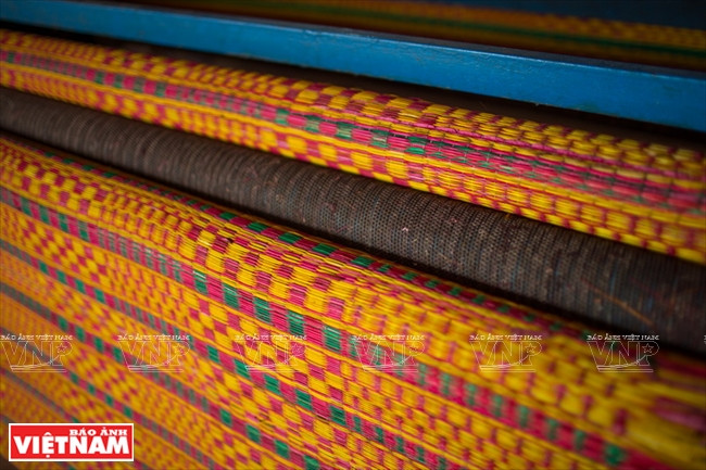 Le village de Ca Hom-Ben Ba produit chaque année une centaine de milliers de paires de nattes.