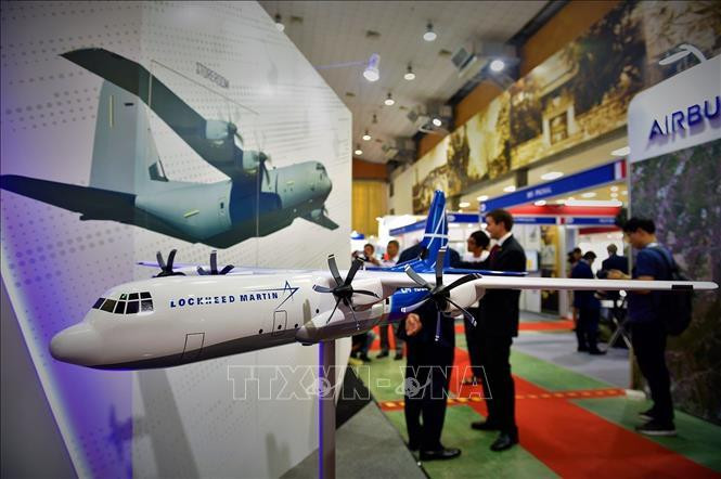 L'exposition présente les technologies de défense, les systèmes de surveillance, les véhicules blindés et les chars, les systèmes de repérage par radio et de positionnement, les radars, les navires de guerre, les véhicules sans pilote et les systèmes de protection et de surveillance de la frontière. 
