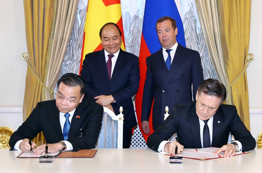 Ils ont assisté à la signature de documents de coopération entre le Vietnam et la Russie.