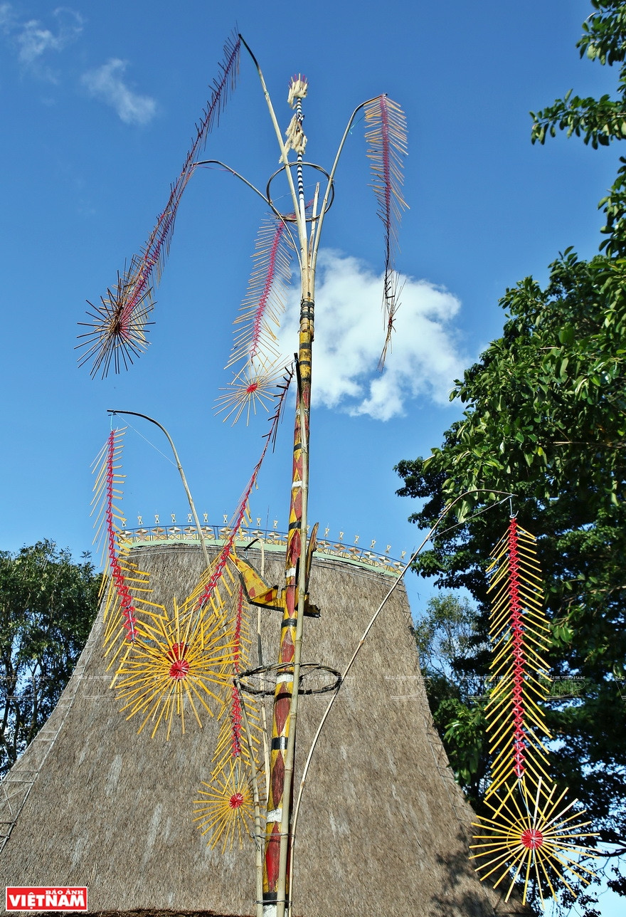 Le "Cây nêu" (La perche en bambou).