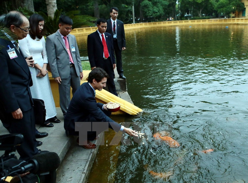 Le Premier ministre Justin Trudeau à l'étang aux poissons.