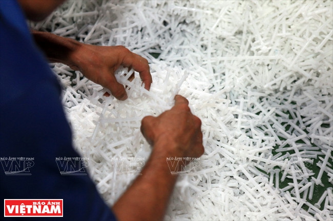 Attaches et ancres de fixation en plastique de Song Nam.