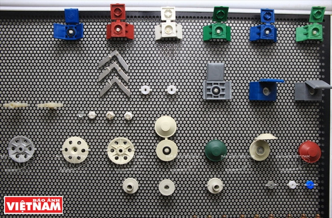 Différentes sortes d’ancres et attaches de fixation en plastique de la société Song Nam.