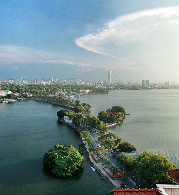 ''La rue Thanh Niên''- Troisième prix ex-aequo.