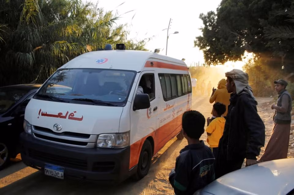 Les premières dépouilles des victimes ont été emmenées au Caire. 