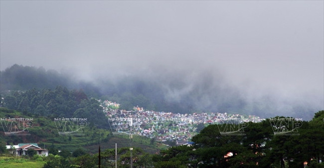 Da Lat – ville de brume, vue de la cathédrale Domaine de Marie.