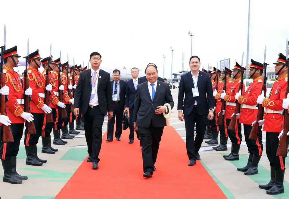 La cérémonie d'adieu pour le Premier ministre Nguyen Xuan Phuc à l’aéroport international de Siem Reap, au Cambodge. 