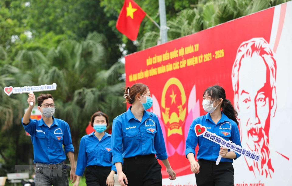  Au cours des 92 ans de fondation et de développement, l’Union de la jeunesse communiste Ho Chi Minh (UJCH) est toujours une force de choc prenant la tête des mouvements révolutionnaires et accorde la confiance absolue à la direction du Parti. Elle est digne d’être la force d’avant-garde, le bras droit du Parti. Photo: VNA