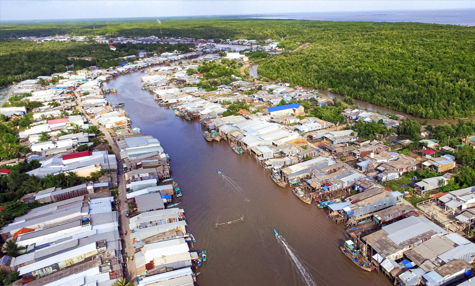  Vue panoramique de la rivière Rach Tau, à Ca Mau. Photo: VI