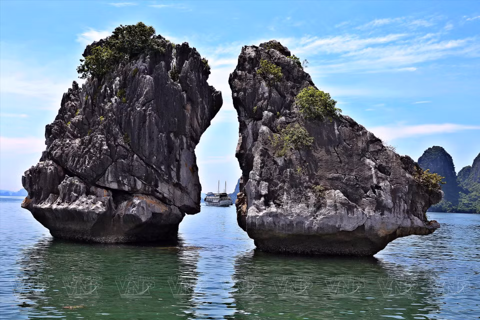  La baie d'Ha Long est célèbre dans le monde entier pour son charme unique et sa beauté naturelle. Photo: VI